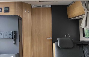 Galéria produktu ADRIA MATRIX 670SL Generation 26 AT8  - Karavanea 